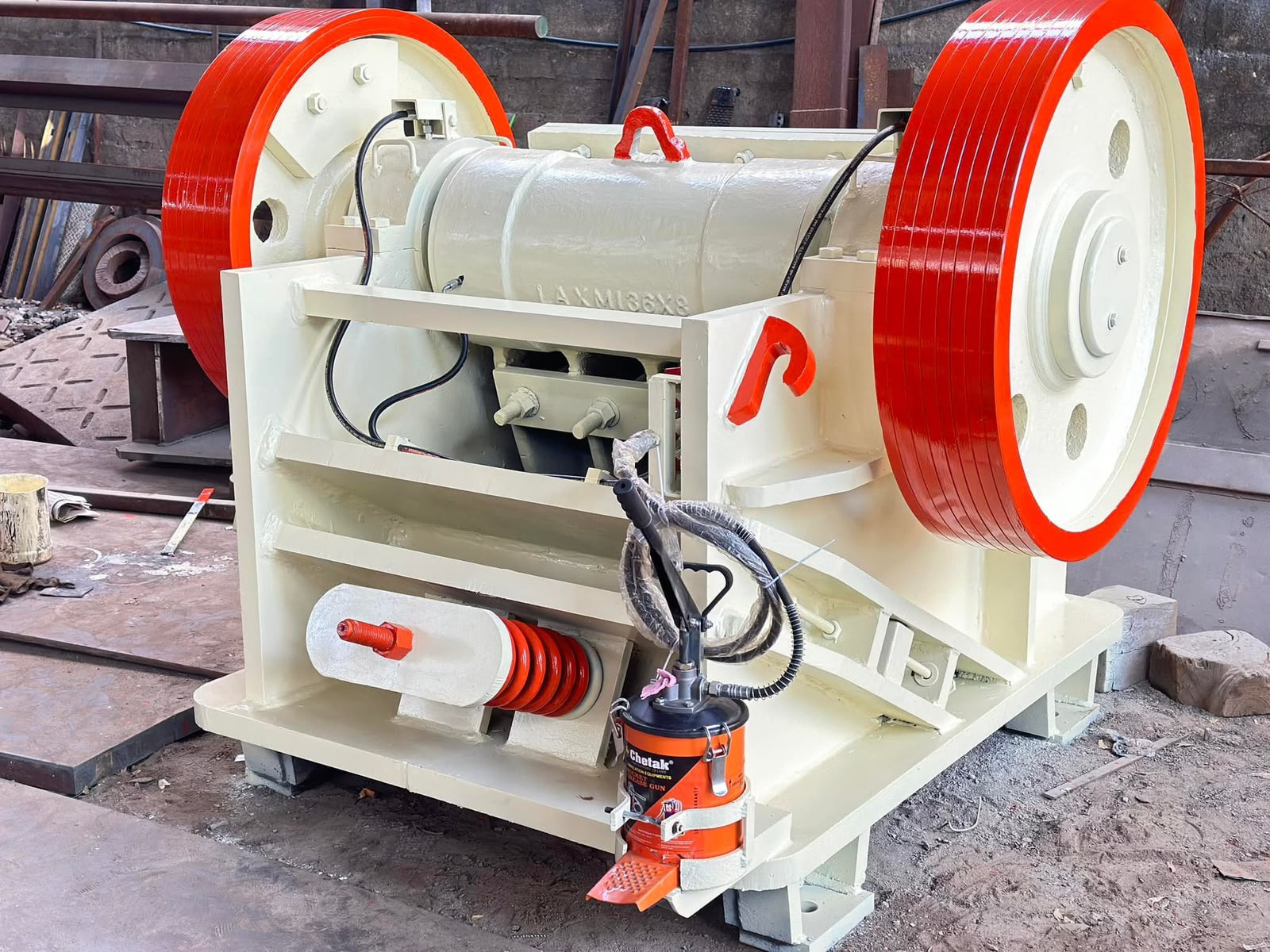 Grease type jaw crusher