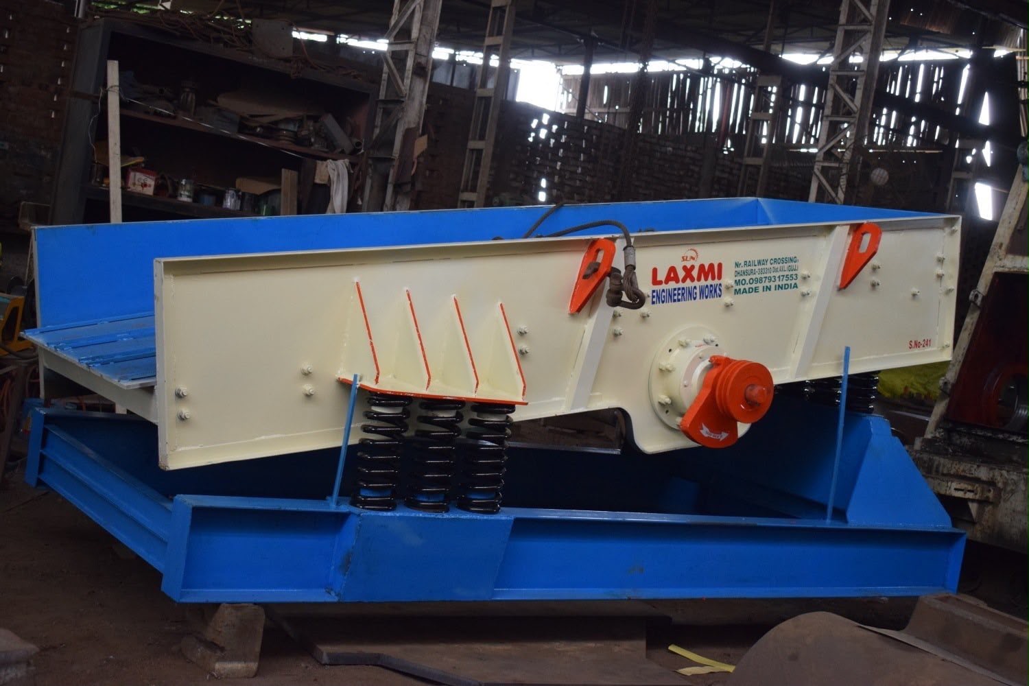 Vibrating feeder